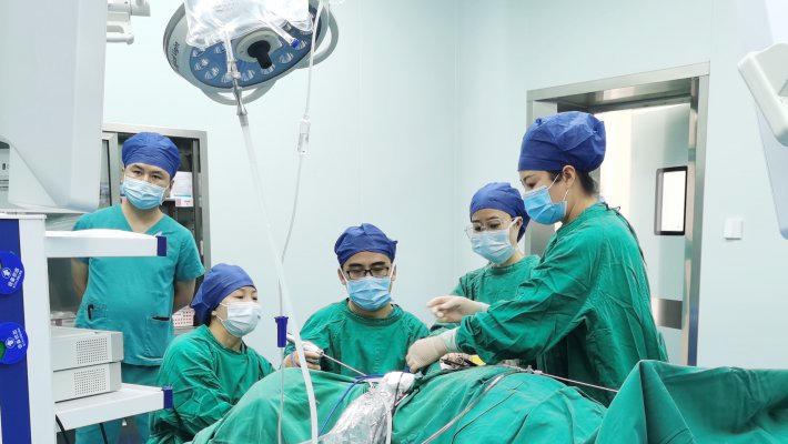 达州市妇女儿童医院开展市妇幼系统首例经阴道单孔腹腔镜手术（V-NOTES）